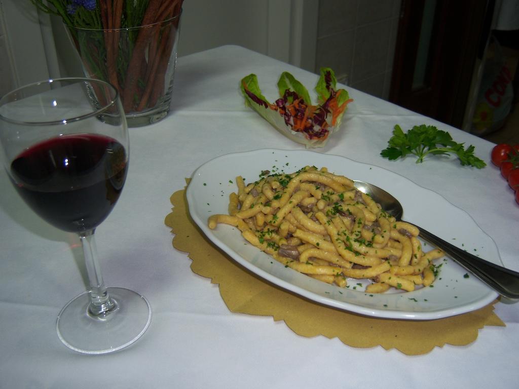 Agriturismo Lo Sgorzolo Pergola Eksteriør billede