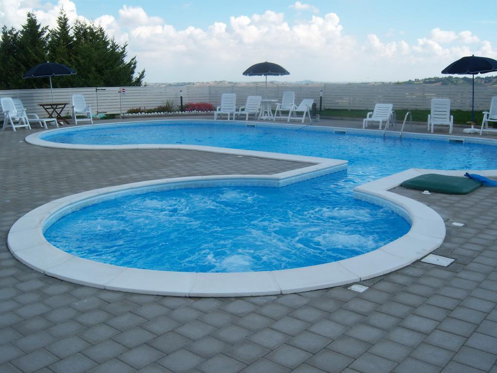 Agriturismo Lo Sgorzolo Pergola Eksteriør billede