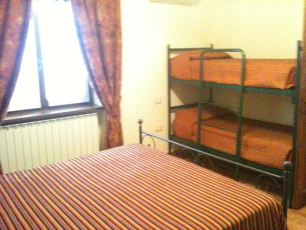 Agriturismo Lo Sgorzolo Pergola Værelse billede