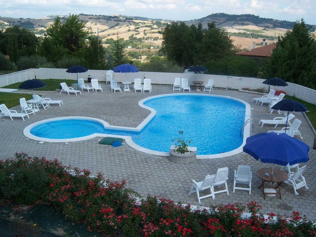 Agriturismo Lo Sgorzolo Pergola Eksteriør billede